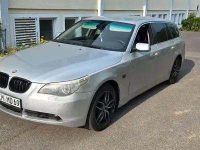 Gebraucht BMW 530 231 PS (169 kW) 2006 Silber Kombi