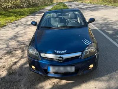 Begagnad Opel Tigra 125 HK (91 kW) 2005 Blå Cab