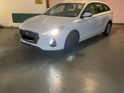 Gebraucht Hyundai i30 100 PS (73 kW) 2018 Weiß Kombi