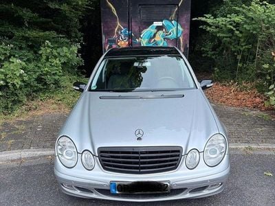 Second-hand Mercedes E240 Classic 177 CP (130 kW) 2005 Argintiu Berlinǎ