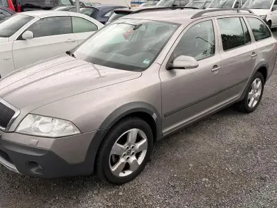 Gebraucht Skoda Octavia Scout 4x4 140 PS (102 kW) 2008 Bezova capuccino/capuccino bei Kombi