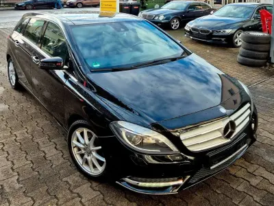 Używany Mercedes B250 211 KM (155 kW) 2013 Czarny Minivan