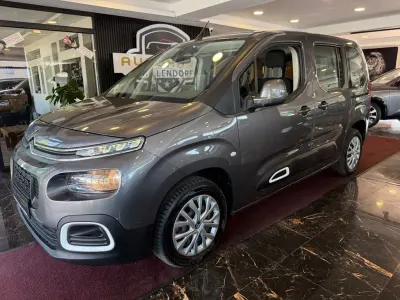Gebraucht Citroën Berlingo Feel 131 PS (96 kW) 2021 Grau Van / Kleinbus