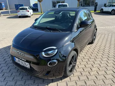 Gebraucht Fiat 500e Action 69 kW (95 PS) 2022 Schwarz Limousine