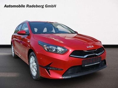 Neu Kia Ceed Sportswagon Comfort 140 PS (102 kW) 2025 Rot (true red) Kombi