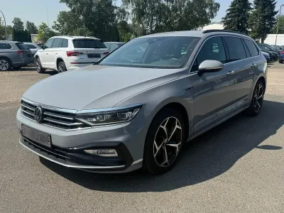 Gebraucht VW Passat R-line 150 PS (110 kW) 2023 Grau Kombi