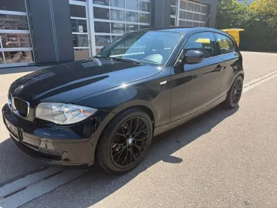 Gebraucht BMW 116 122 PS (89 kW) 2011 Schwarz Kleinwagen