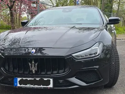 Begagnad Maserati Ghibli 349 HK (256 kW) 2018 Svart Sedan