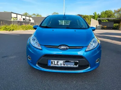 Gebraucht Ford Fiesta Titanium 95 PS (69 kW) 2011 Blau Kleinwagen