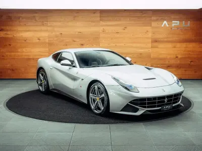 Second-hand Ferrari F12 736 CP (541 kW) 2013 Argintiu Coupe