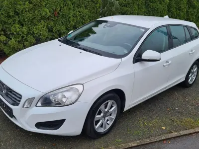 Gebraucht Volvo V60 Kinetic 179 PS (131 kW) 2011 Weiß Kombi