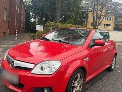 Usado Opel Tigra Design Edition 90 HP (66 kW) 2007 Vermelho Cabrios
