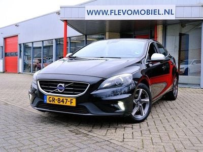 Gebraucht Volvo V40 R-Design 120 PS (88 kW) 2015 Schwarz Limousine