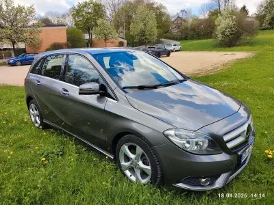 Gebraucht Mercedes B180 122 PS (89 kW) 2013 Silber Van / Kleinbus