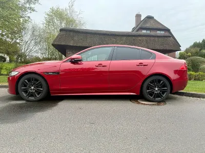 Gebraucht Jaguar XE R-Sport 180 PS (132 kW) 2015 Rot Limousine