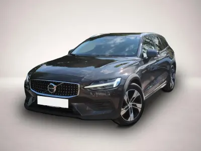 Gebraucht Volvo V60 CC Plus 197 PS (144 kW) 2023 Manufacturer Kombi