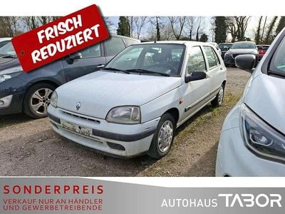 Second-hand Renault Clio 58 CP (42 kW) 1996 Alb Hatchback