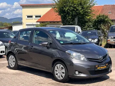 Gebraucht Toyota Yaris Life 69 PS (50 kW) 2012 Grau Kleinwagen
