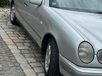 Mercedes E320