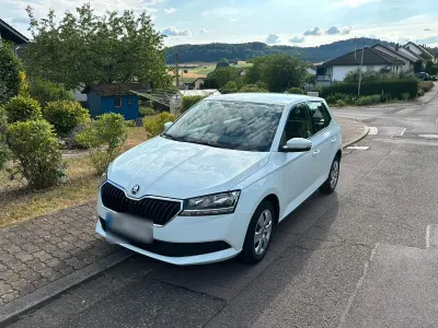 Gebraucht Skoda Fabia 60 PS (44 kW) 2019 Weiß Kleinwagen