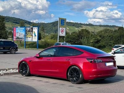 Gebraucht Tesla Model 3 Standard Range 220 kW (300 PS) 2021 Rot Limousine