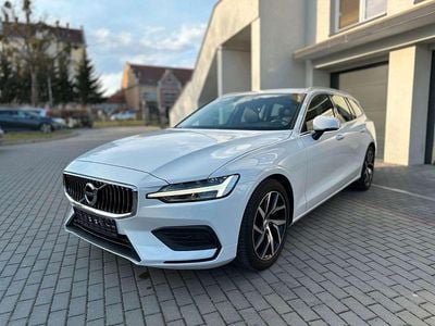 Second-hand Volvo V60 Momentum 190 CP (139 kW) 2020 Alb Break