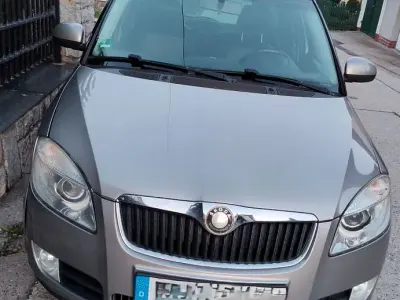 Gebraucht Skoda Roomster Comfort 105 PS (77 kW) 2008 Silber Van / Kleinbus