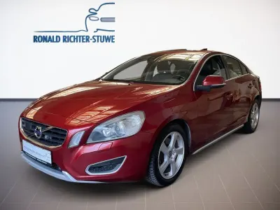 Gebraucht Volvo S60 Summum 203 PS (149 kW) 2011 Rot Limousine