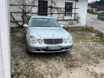 Gebraucht Mercedes E220 150 PS (110 kW) 2005 Silber Limousine