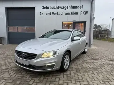 Gebraucht Volvo V60 Business Edition 190 PS (139 kW) 2017 Silber Kombi