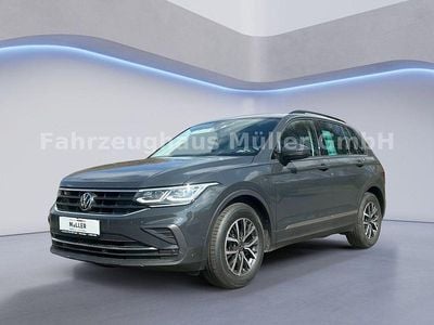 Grau Gebraucht 2023 VW Tiguan Life SUV | 23.250 € (Superpreis)