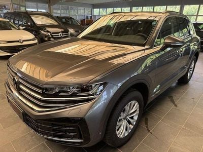 Gebraucht VW Touareg Elegance 231 PS (169 kW) 2025 Grau SUV
