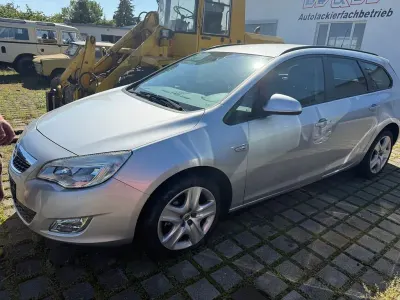 Gebraucht Opel Astra Design Edition 140 PS (102 kW) 2011 Silber Kombi