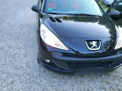 Gebraucht Peugeot 206+ 75 PS (55 kW) 2010 Schwarz Kleinwagen