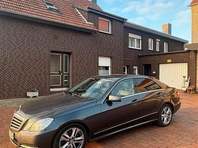 Grau Gebraucht 2013 Mercedes E220 Avantgarde Limousine | 15.150 € (Etwas zu teuer)