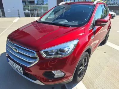 Gebraucht Ford Kuga Titanium 179 PS (131 kW) 2019 Rubyrot (metallic) SUV