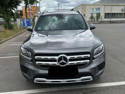 Mercedes GLB220