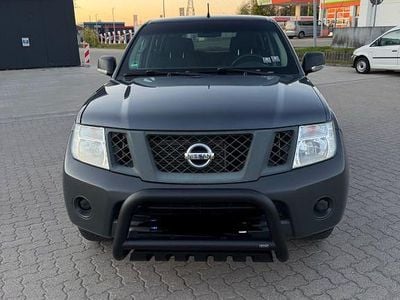 Usata Nissan Navara XE 144 CV (105 kW) 2015 Blu Pick-up