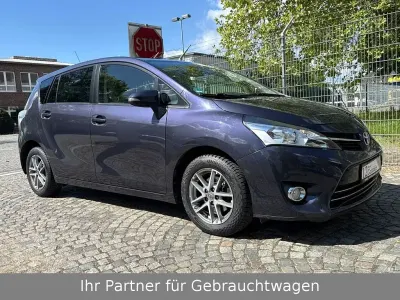Gebraucht Toyota Verso Skyview Edition 111 PS (81 kW) 2016 Violett Van / Kleinbus