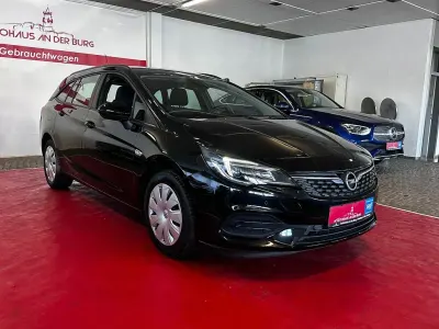 Używany Opel Astra Edition 110 KM (80 kW) 2021 Czarny Kombi
