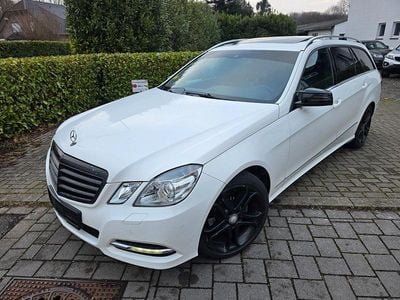 Weiß Gebraucht 2012 Mercedes E220 Avantgarde Kombi | 3.900 €