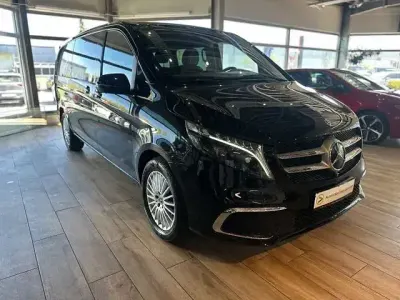 Usata Mercedes V300 Avantgarde 237 CV (174 kW) 2024 Nero Monovolume