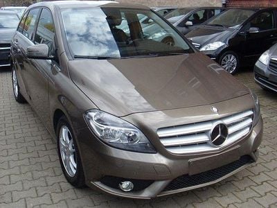 Gebraucht Mercedes B180 122 PS (89 kW) 2013 Grau Van / Kleinbus