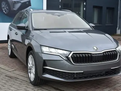 Neu Skoda Octavia 150 PS (110 kW) 2026 Grau Kombi