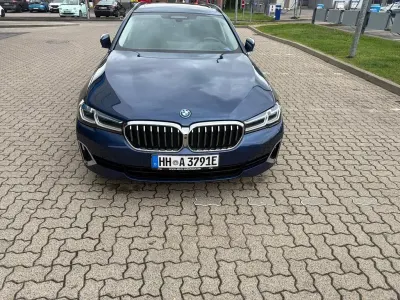 Gebraucht BMW 530e 292 PS (214 kW) 2021 Blau Kombi