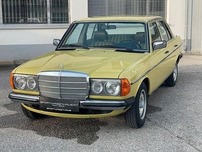Gelb Gebraucht 1979 Mercedes 200 Limousine | 29.900 €