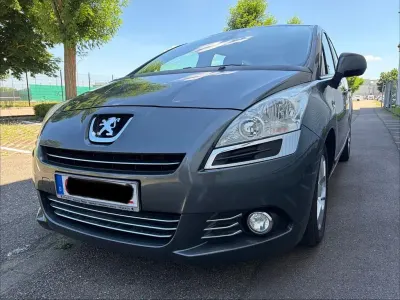 Gebraucht Peugeot 5008 Premium 111 PS (81 kW) 2011 Grau Van / Kleinbus