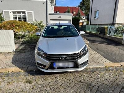 Gebraucht Lada Vesta 106 PS (77 kW) 2017 Silber Limousine