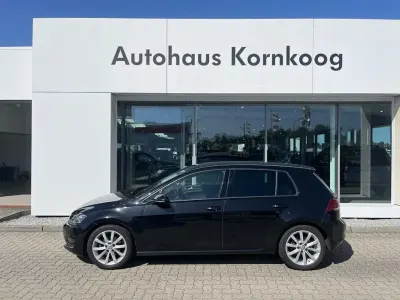 Gebraucht VW Golf VII Highline 125 PS (91 kW) 2016 Deep black perleffekt (metallic) Limousine