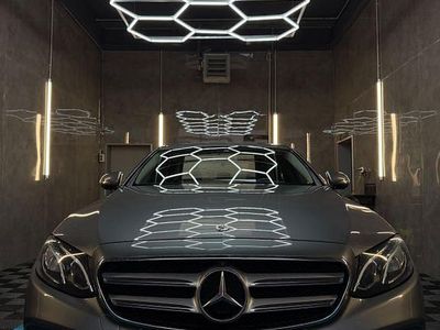 Gebraucht Mercedes E200 Avantgarde 150 PS (110 kW) 2018 Grau Limousine